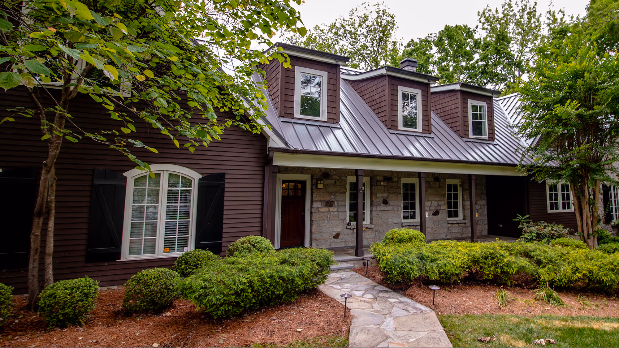 Standing seam metal roofing